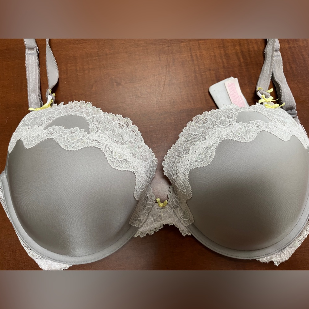 Victoria's Secret Gray and White Lace Bra